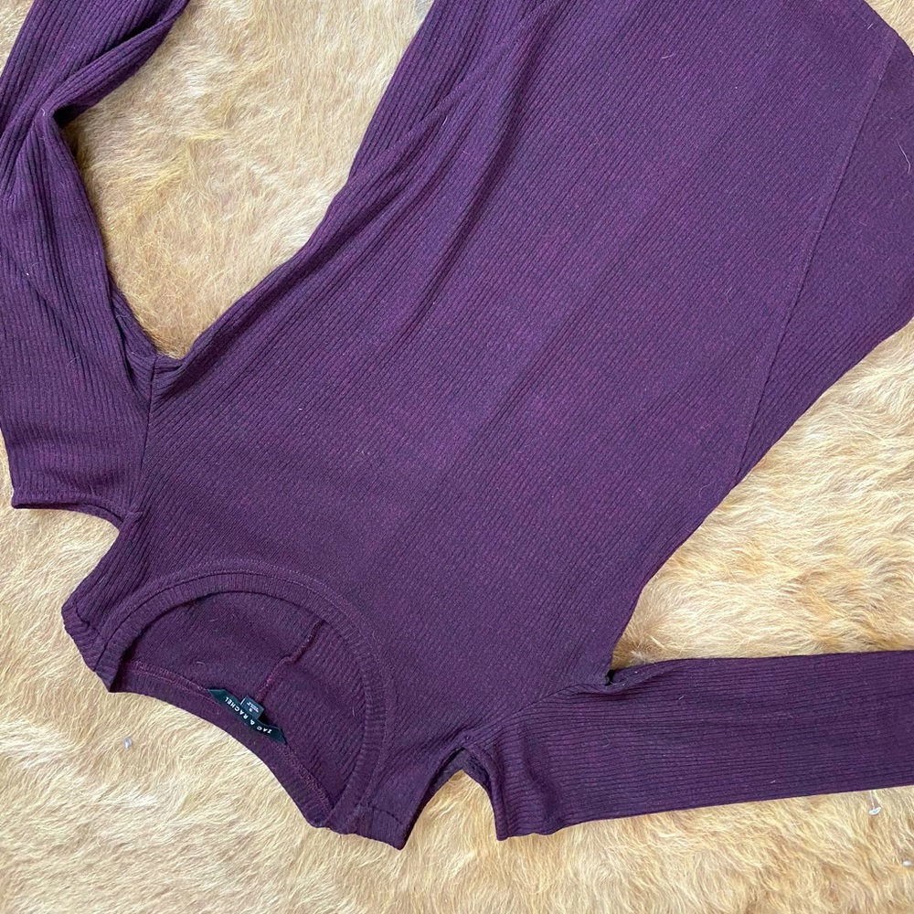 Zac & Rachel cutout shoulder deep purple Sweater